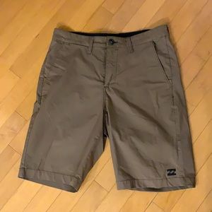 Billabong men’s hybrid shorts in dark khaki size 29 waist